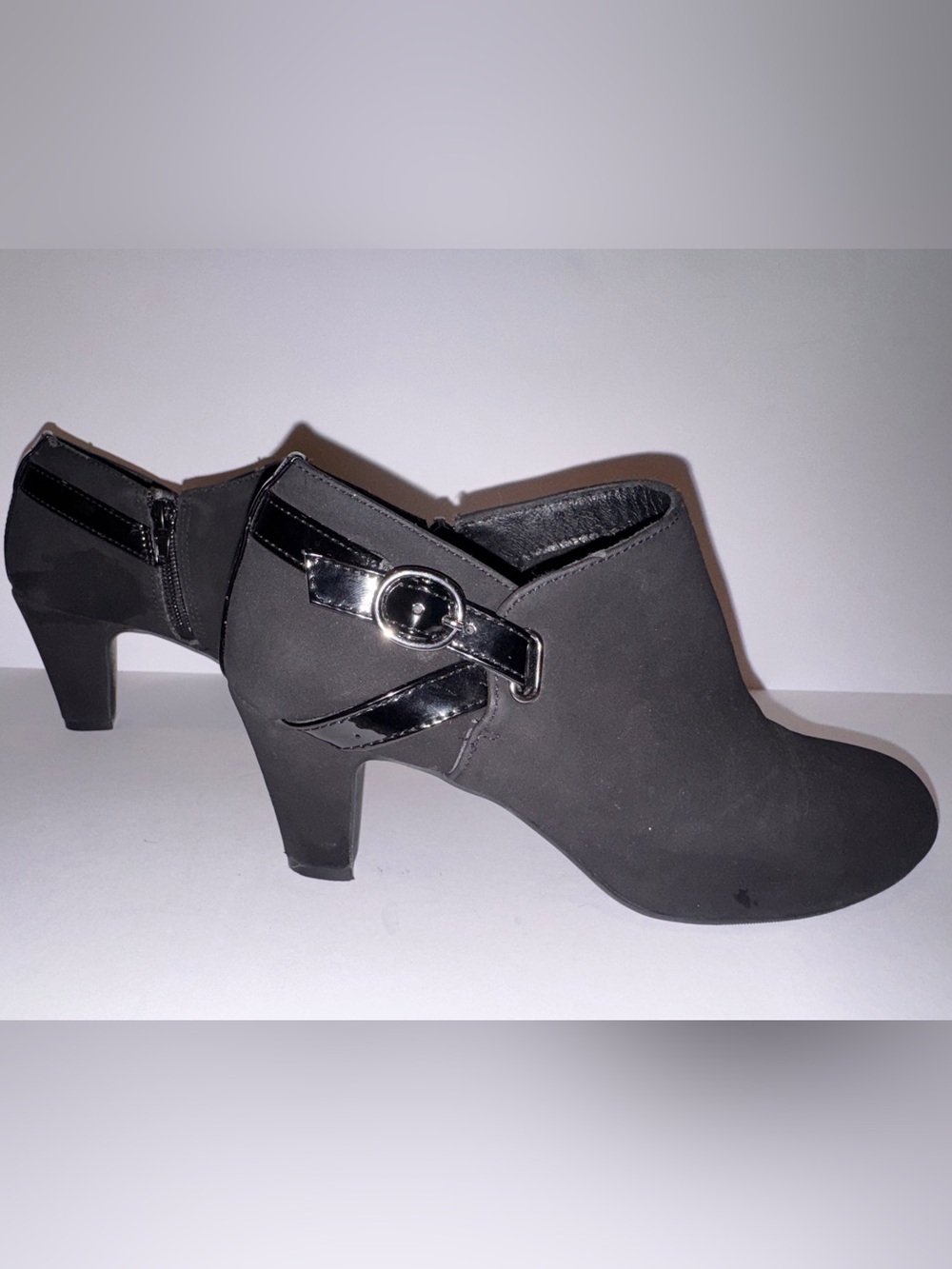 Women’s Chic Black Mid-Heel Ankle Booties with Buckle Accent, size 8